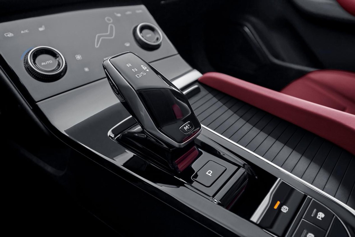 中国一汽奔腾b702018款测评,一汽70年历程总结