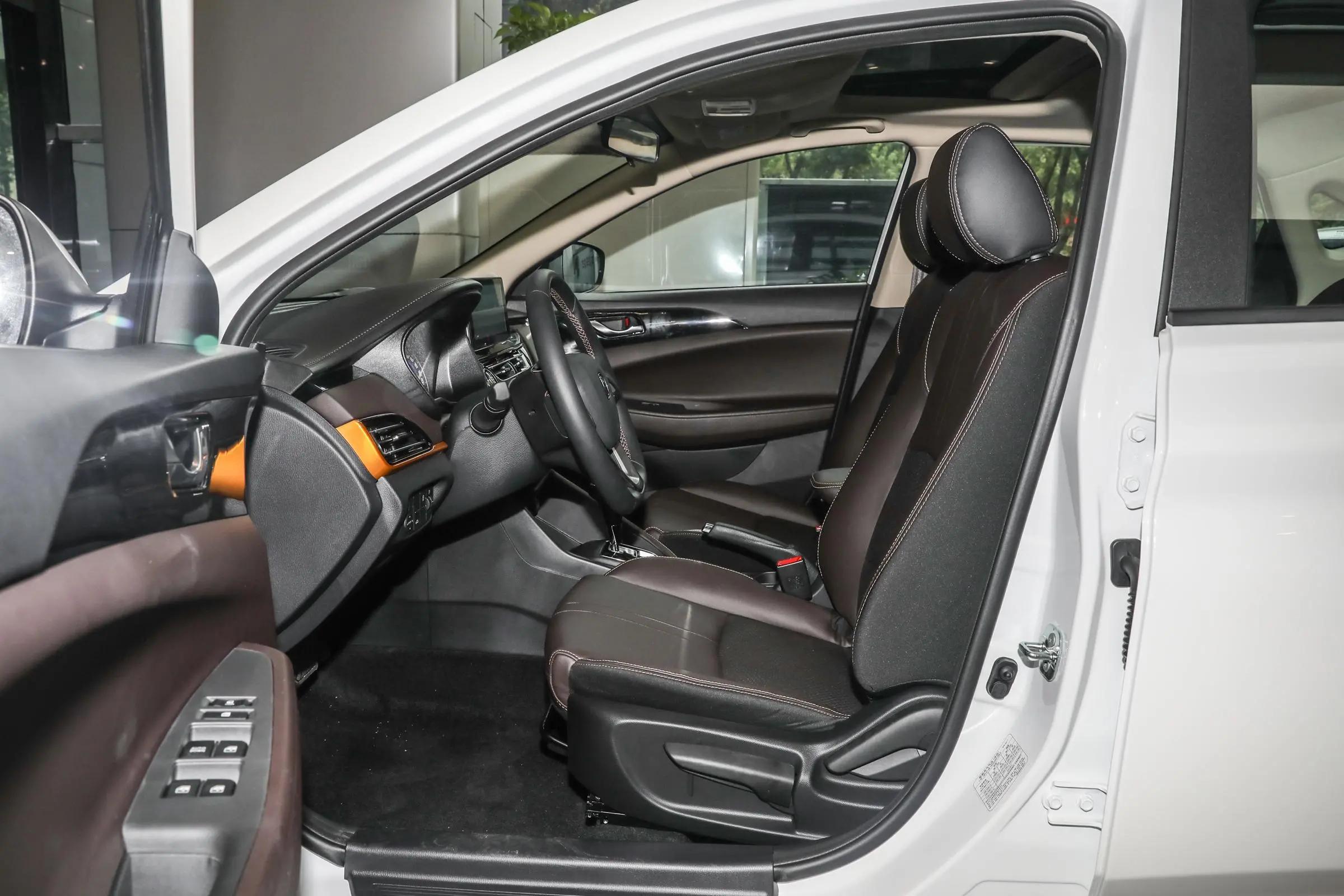 长安逸动dt入门级轿车的新标杆,长安逸动1.6l手动挡多少钱