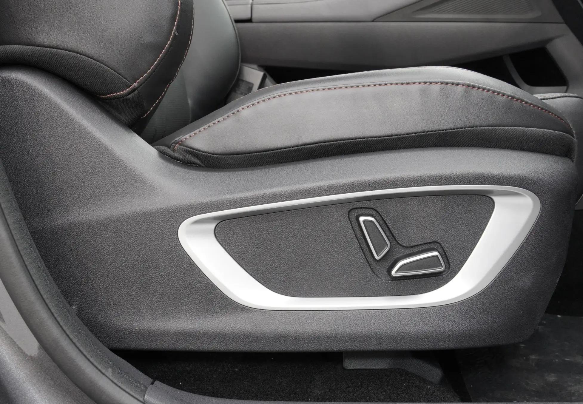 长安cs75plus和欧尚x7plus,长安cs75plus选1.5还是2.0