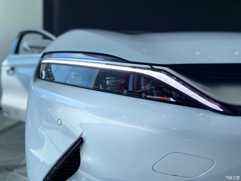 比亚迪汉白是珍珠白,比亚迪汉冰川蓝和白色
