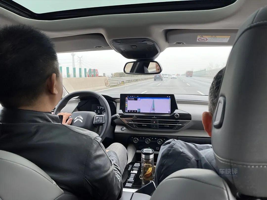 年轻人提雪铁龙凡尔赛c5x,价格不变新凡尔赛c5x哪款值得买