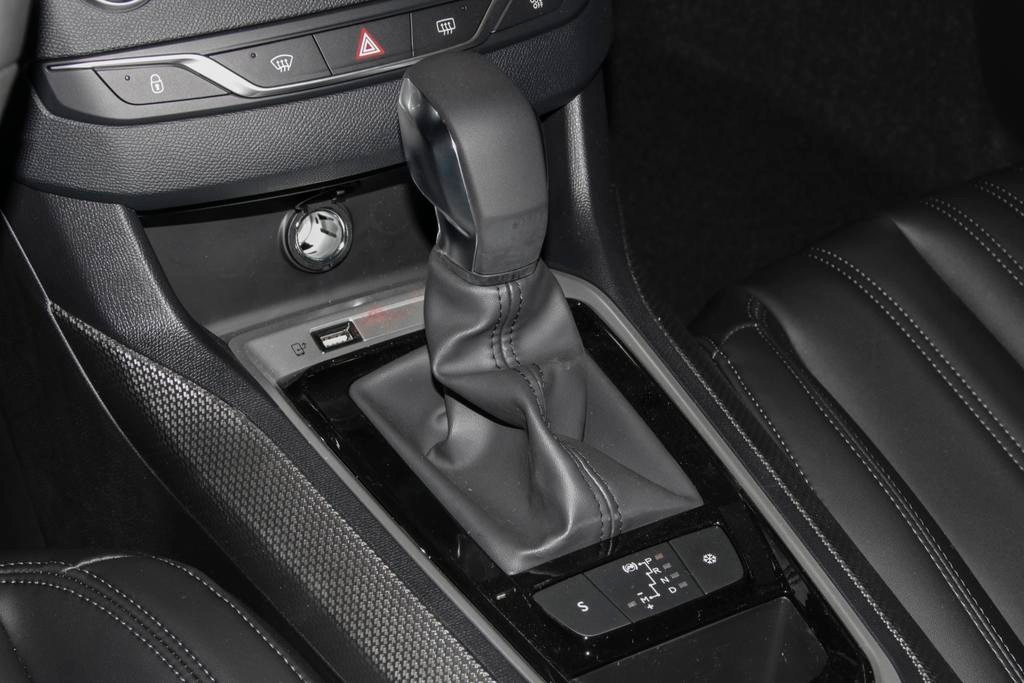 标致4081.2t是三缸的吗,标致408230thp质臻版