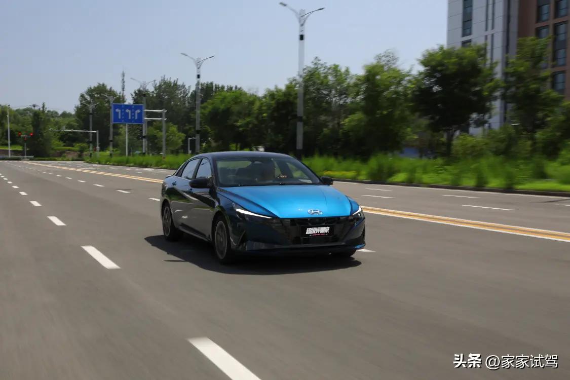 万元a级家轿试驾北京现代伊兰特,现代伊兰特1.5llux尊贵版最新落地