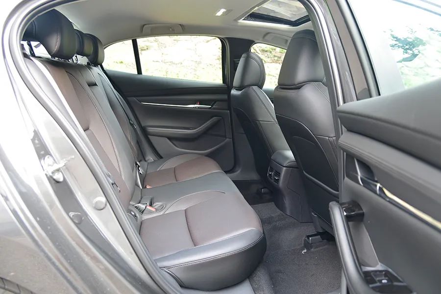 马自达3时尚版,马自达3昂克赛拉和宝马1系