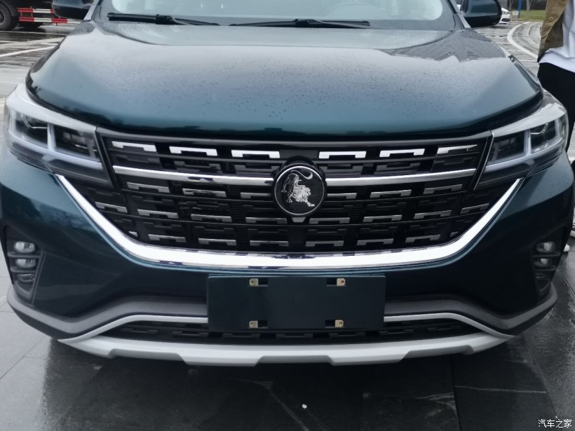 新风行t5增自动舒适型售8.99万元,东风风行t5盛世款pk广汽传祺gs4