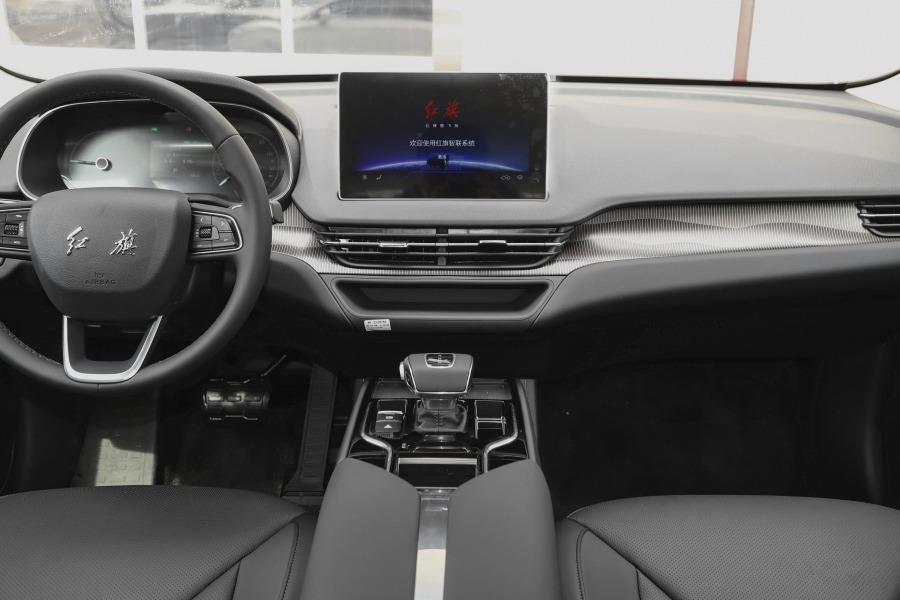 23年红旗e-qm5用车感受,新能源红旗e-qm5落地