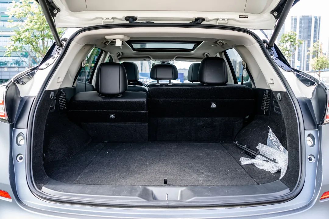 动力与舒适性兼得实拍日产楼兰,试驾日产楼兰最新款