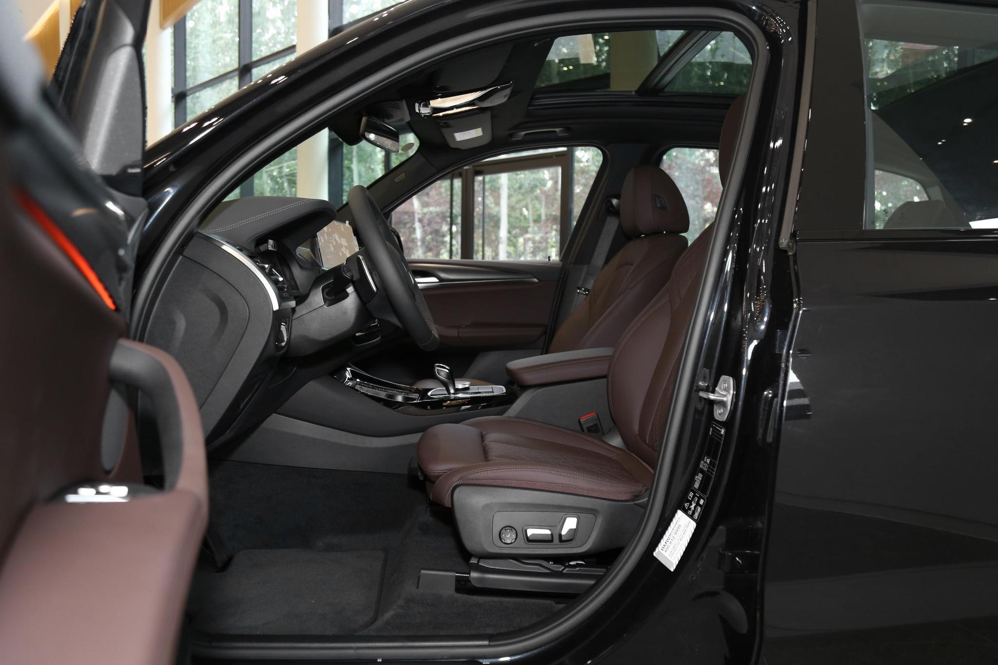 想买安全性好的suv,想买个好看智能省油空间大的suv