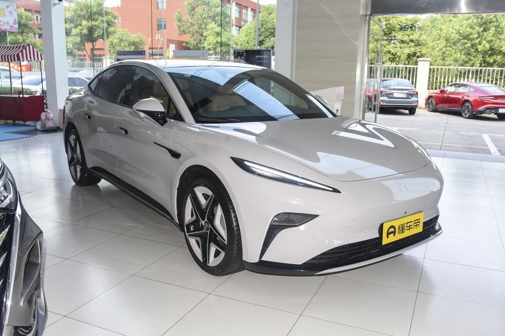 飞凡f7是电动车还是燃油车,飞凡F7上牌