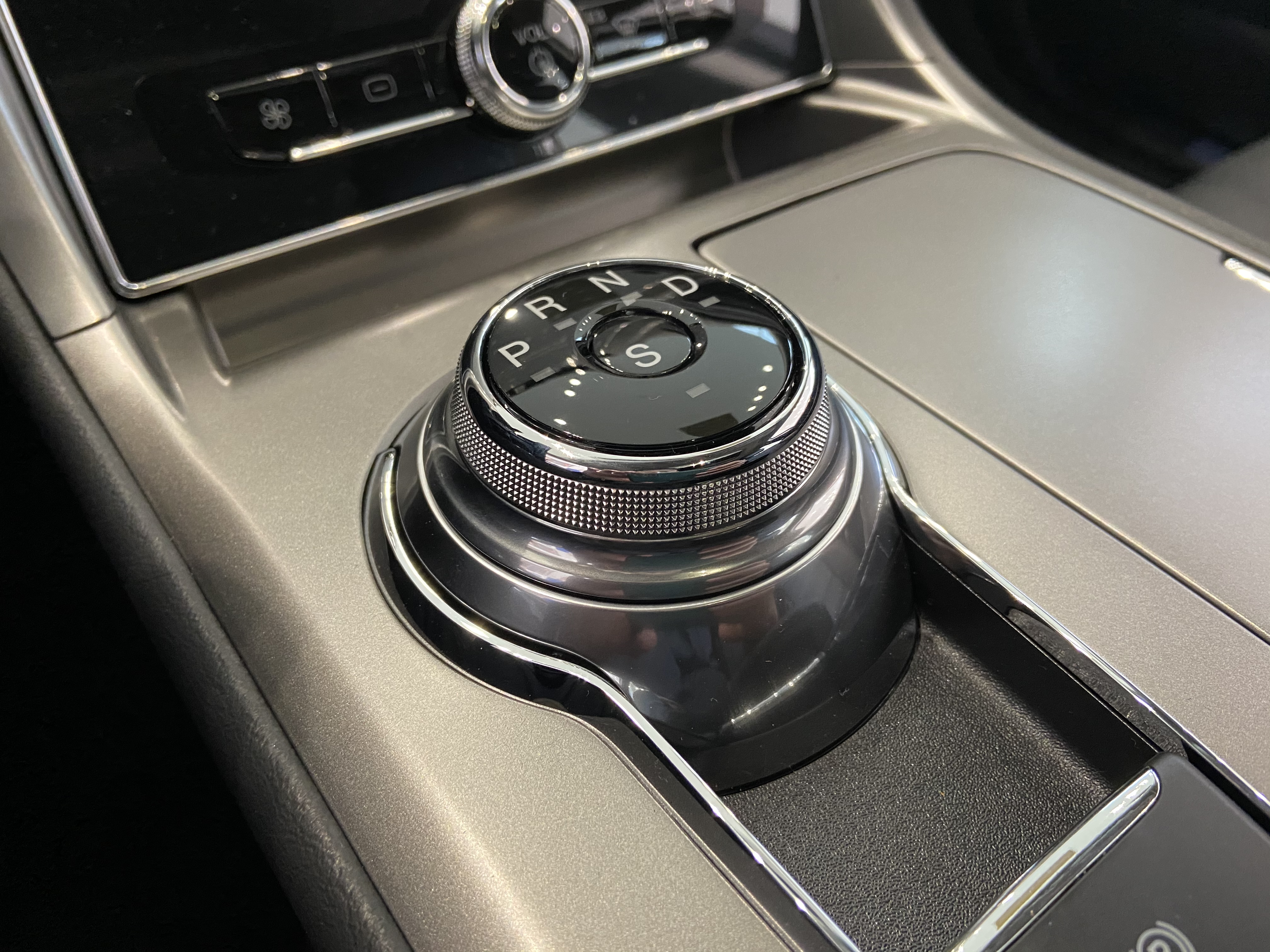 探店实拍福特蒙迪欧，操控出色的合资B级车！值得入手吗？