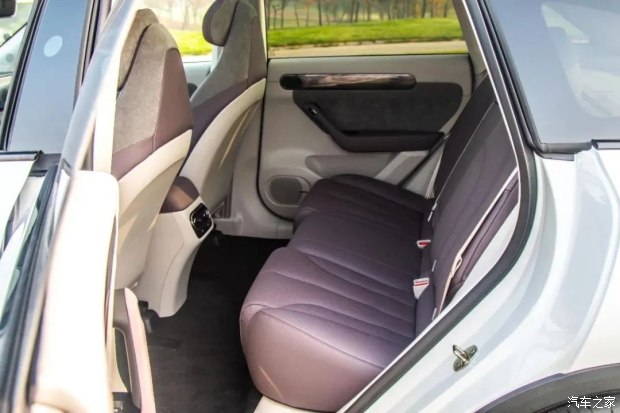 试驾零跑C11性能版真有点不相信它售价只要22.98万元