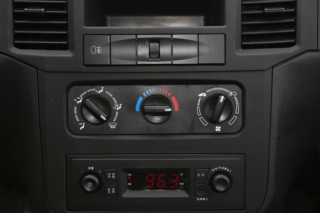 体验2019款五菱之光实用型，配1.2L动力，空间不错，价格很实惠