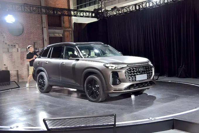 奥迪q62023燃油款落地多少钱,奥迪q6对比奥迪q7