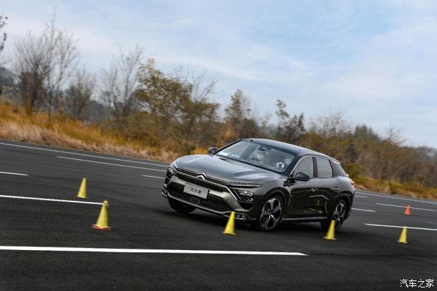 凡尔赛C5X车型到底怎么样,凡尔赛c5x38号车评