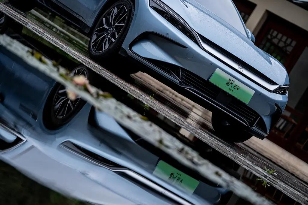 感受中式豪华比亚迪汉ev,颜值能打操控出色比亚迪汉ev