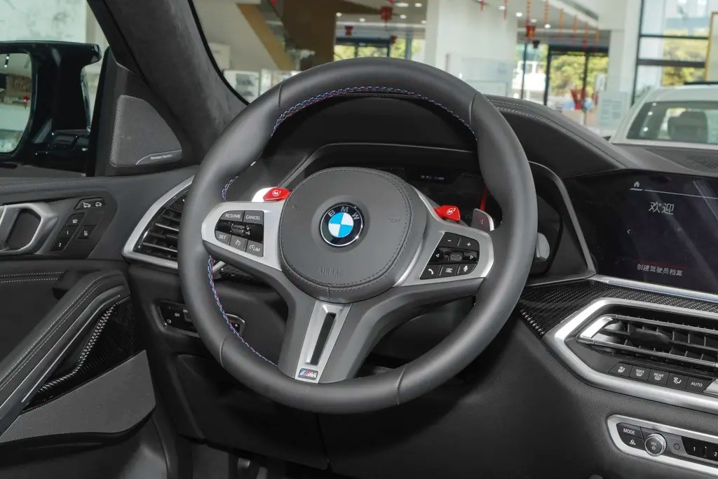 详解2021款宝马X6M，600马力+3.9秒破百，售价仅146.89万，值吗？