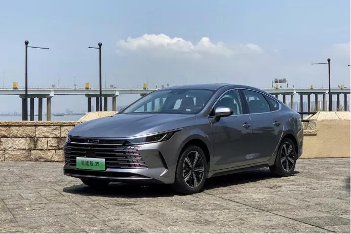 比亚迪护卫舰07和驱逐舰05哪个好,比亚迪驱逐舰05真实车主感受