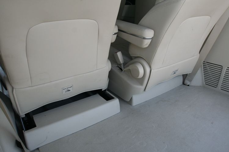 最新别克gl8陆上公务舱舒适型试驾,别克mpv商务车gl8价格