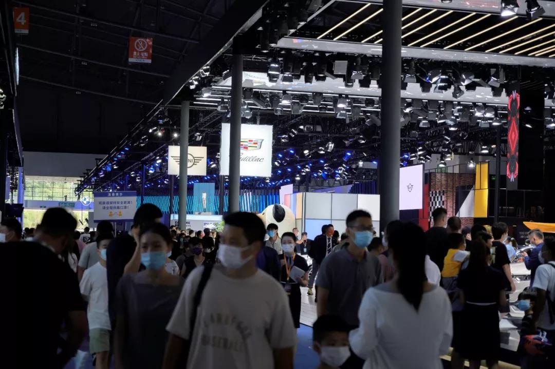 私人豪车展厅人流多,名车馆靠什么挣钱