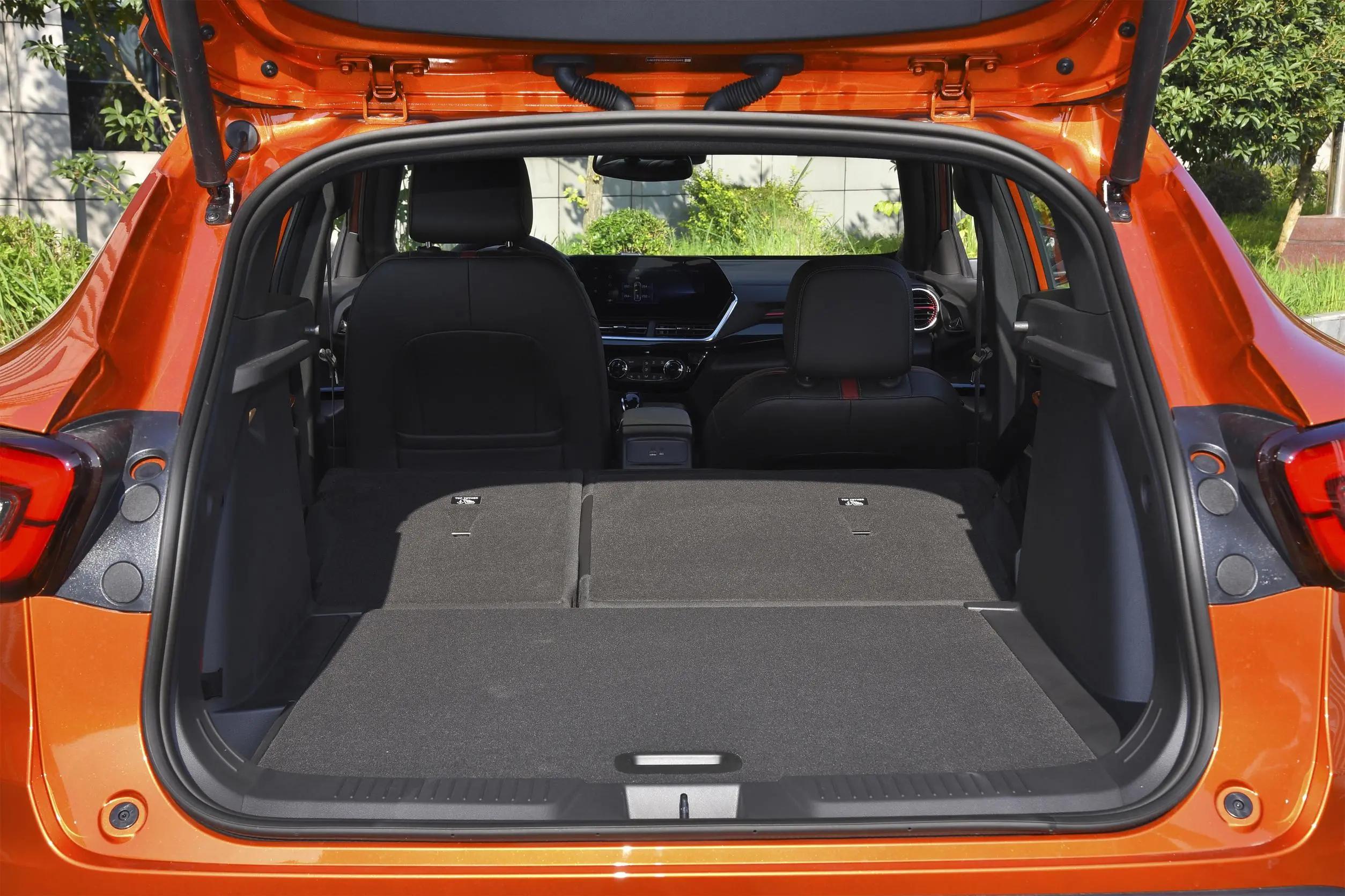 雪佛兰科迈罗2023有哪几个款式,雪佛兰星迈罗redline曜黑威蜂版