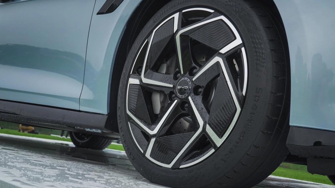 比亚迪海豹DMi的竞争对手有哪些,比亚迪海豹的对标产品