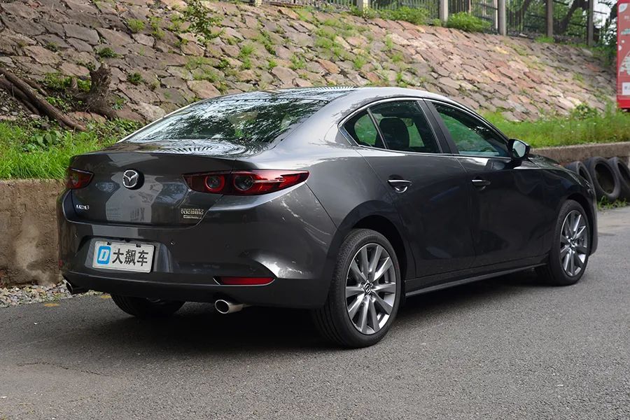 马自达3时尚版,马自达3昂克赛拉和宝马1系