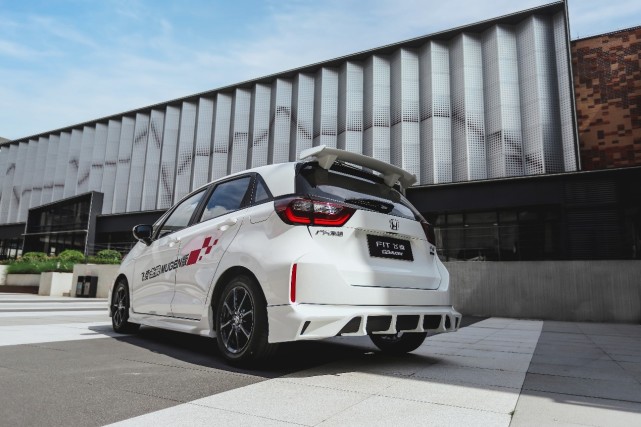 9.68万起，自带运动套件的飞度无限MUGEN版上市