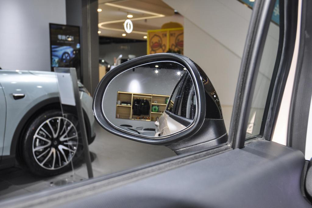 如何正确调节后视镜避免视觉盲区,如何正确调后视镜避免盲区