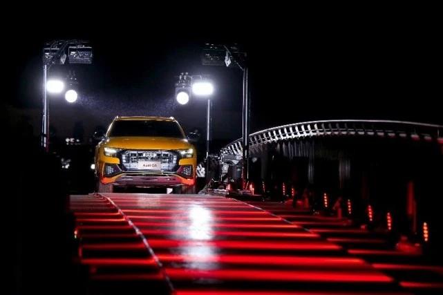 乐山安捷奥迪11周年店庆月-奥迪Q83.0T的超强动力系统