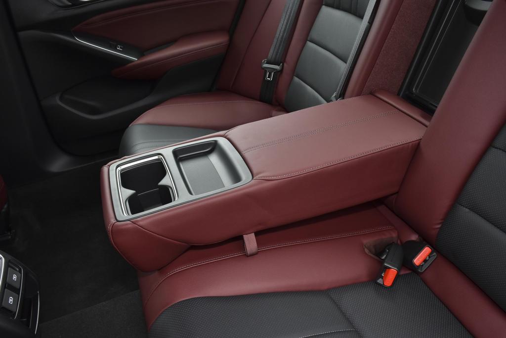 英仕派精致版2022款功能操作,英仕派2022款精致版落地多少