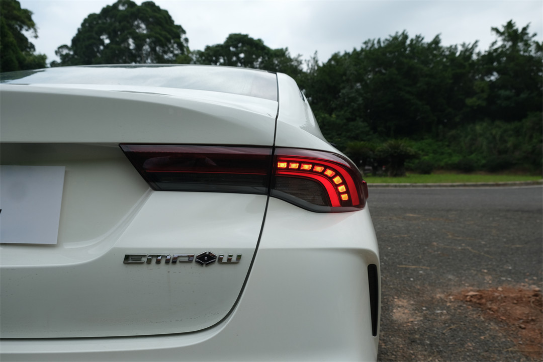 10万左右性价比高的车影豹,传祺影豹10万轿跑