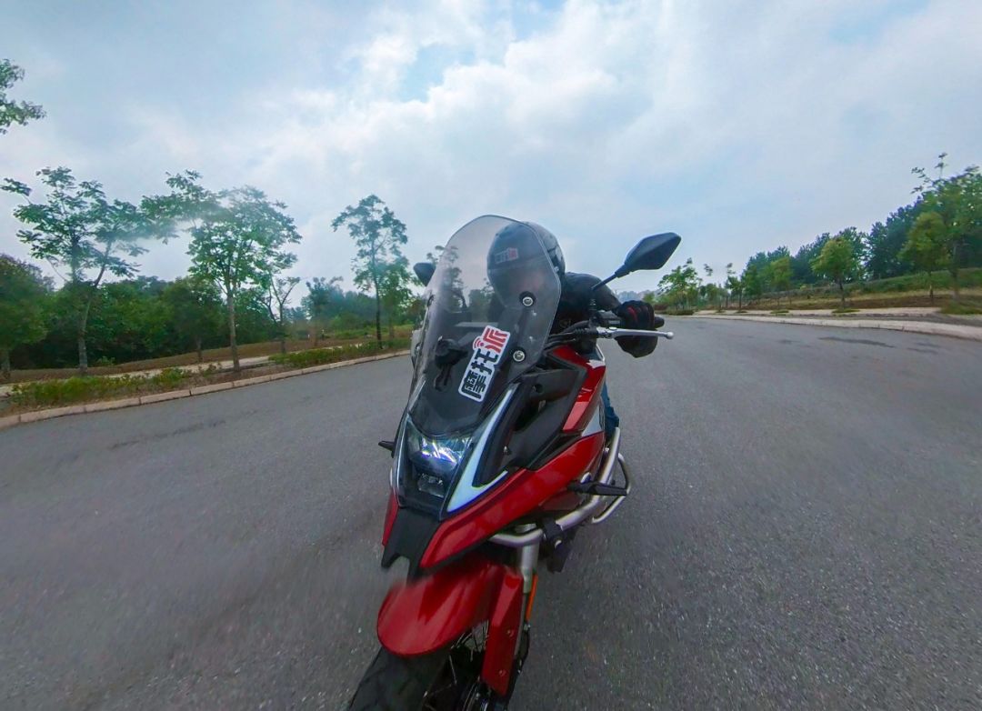 进步很大但是仍然任重道远,进步明显继续努力