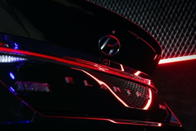 致敬现代年青人,致敬青春致敬未来动态视频