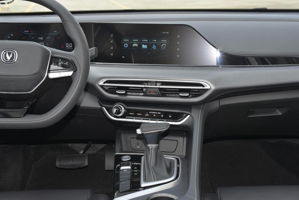 长安逸动空间大小适合家用吗,长安逸动plus后排空间凸起