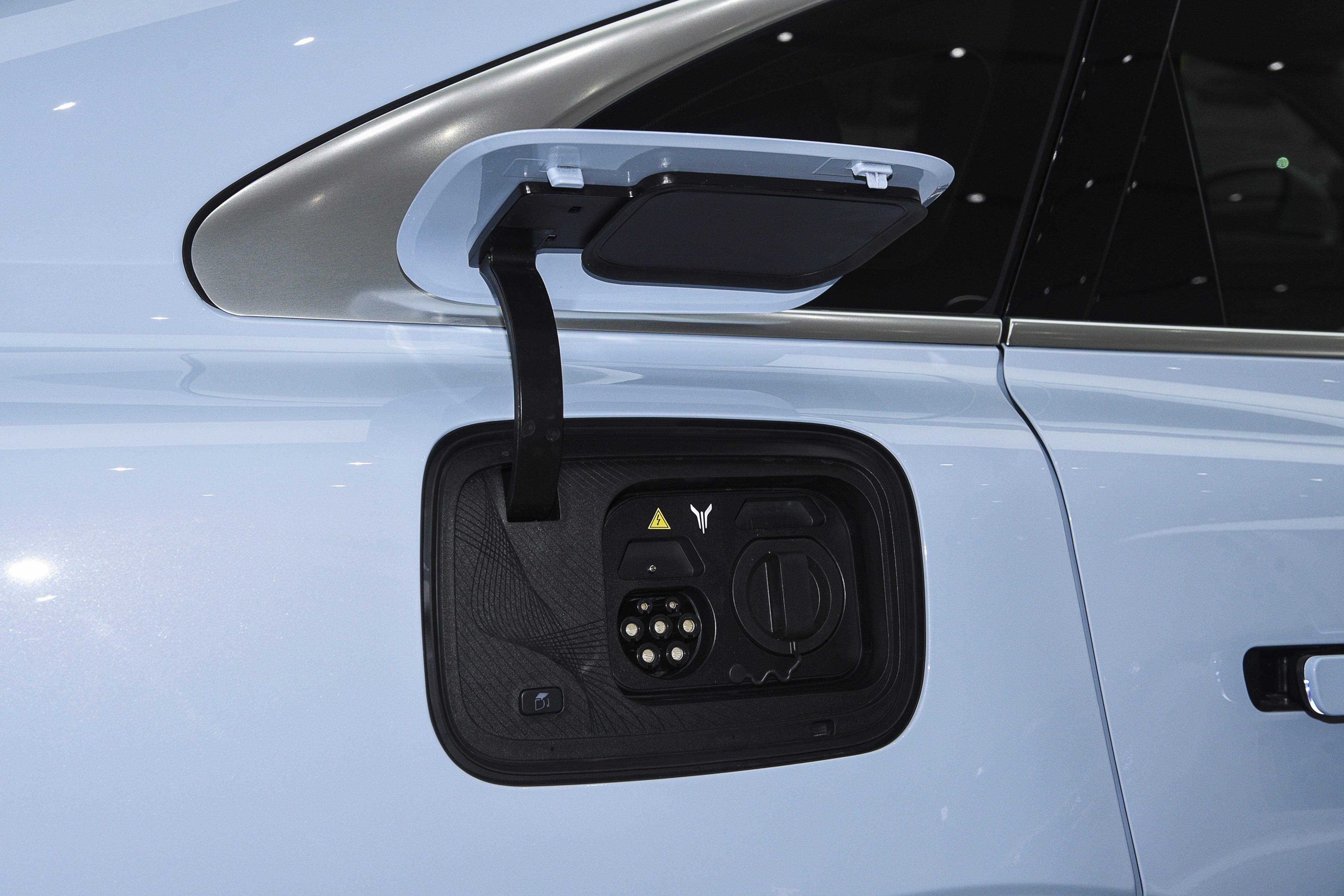 鏈堜粯8000宸﹀彸棣栦粯鍗佷簩涓変竾鐨勮溅,鏈堜粯700涔拌溅