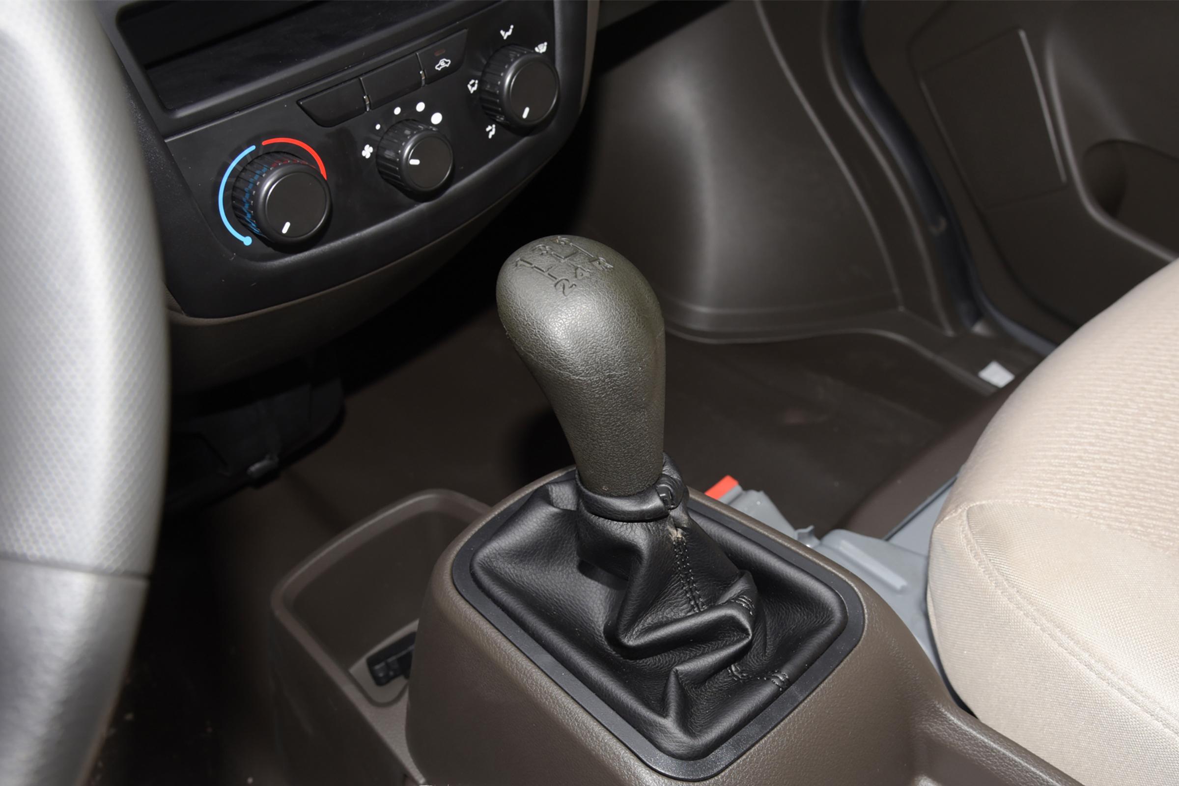 解读五菱荣光，售4.39万，经济实用的“创富”车，有何优缺点？