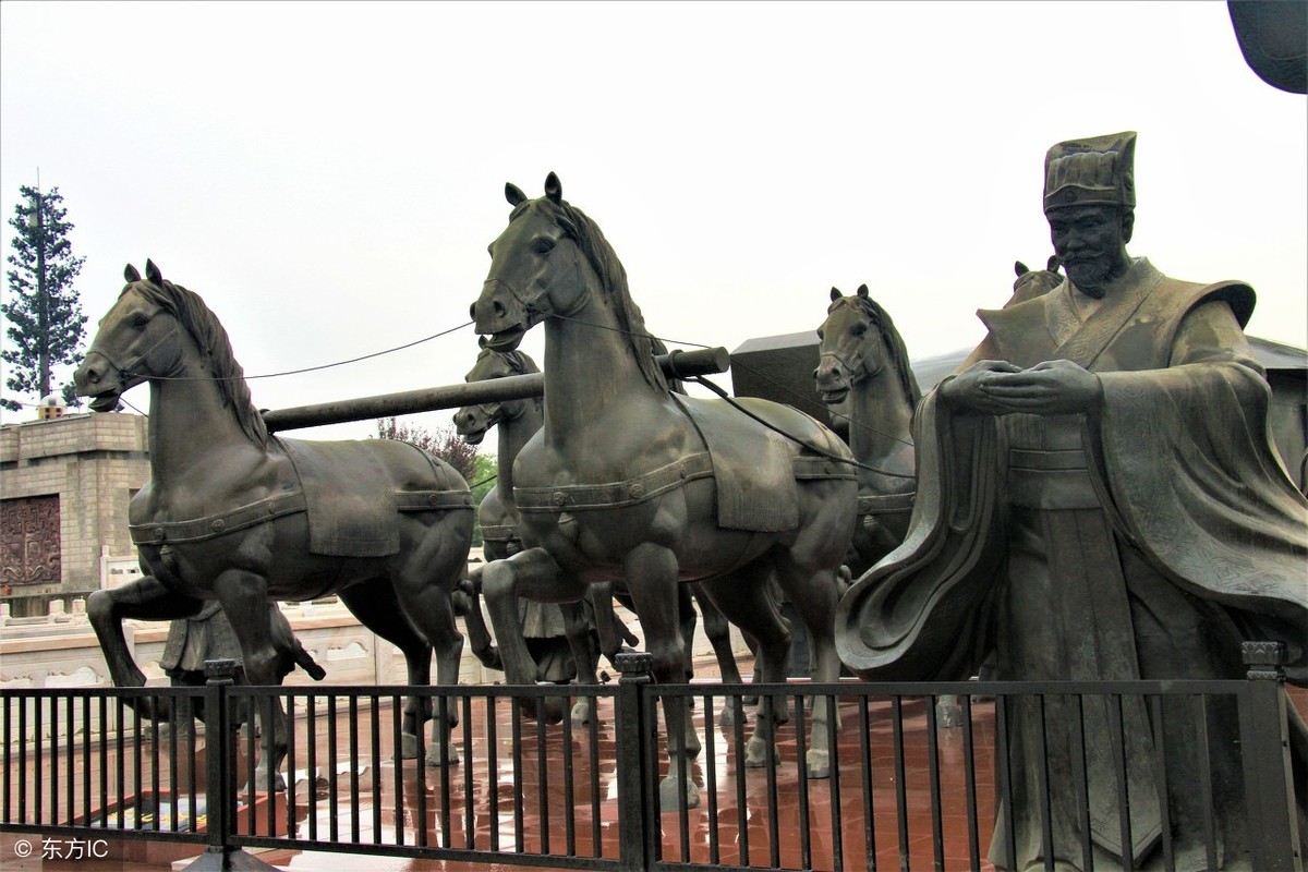 小说：小伙搞婚外情，约见情人时遇到地方的特务，跟踪过去立大功