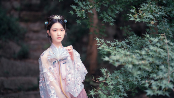 小说：她家来了尊贵的王爷，恶奶一家算计她，使王爷到婚礼现场