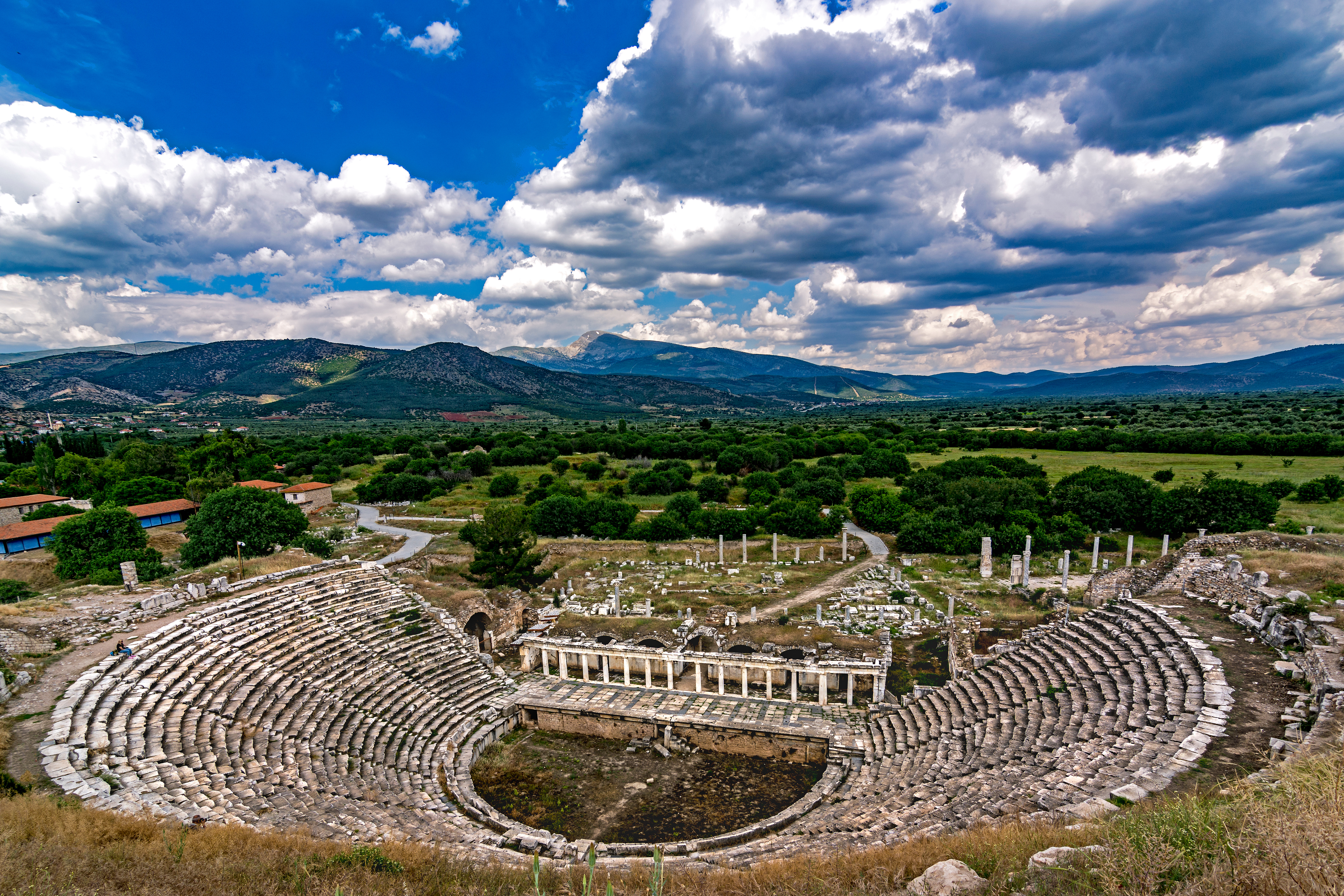 这是一个关于采矿乡村的故事，自然也会是个不幸的故事