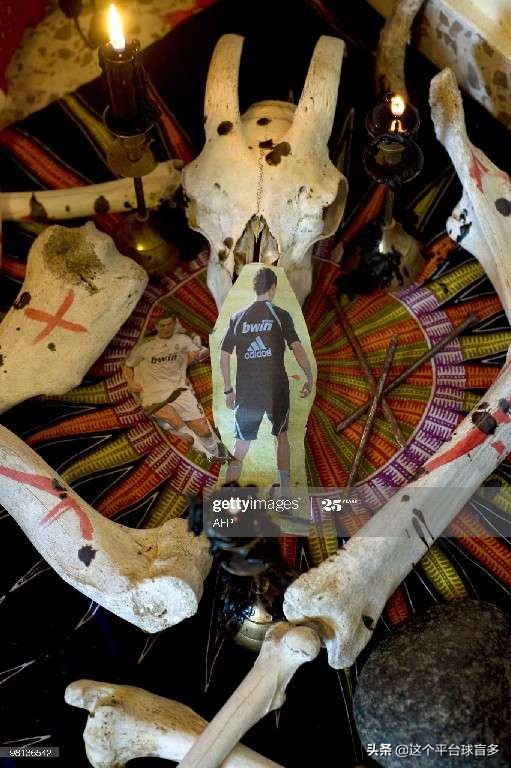 c罗与奎托斯恩怨,c罗和伊莲娜故事