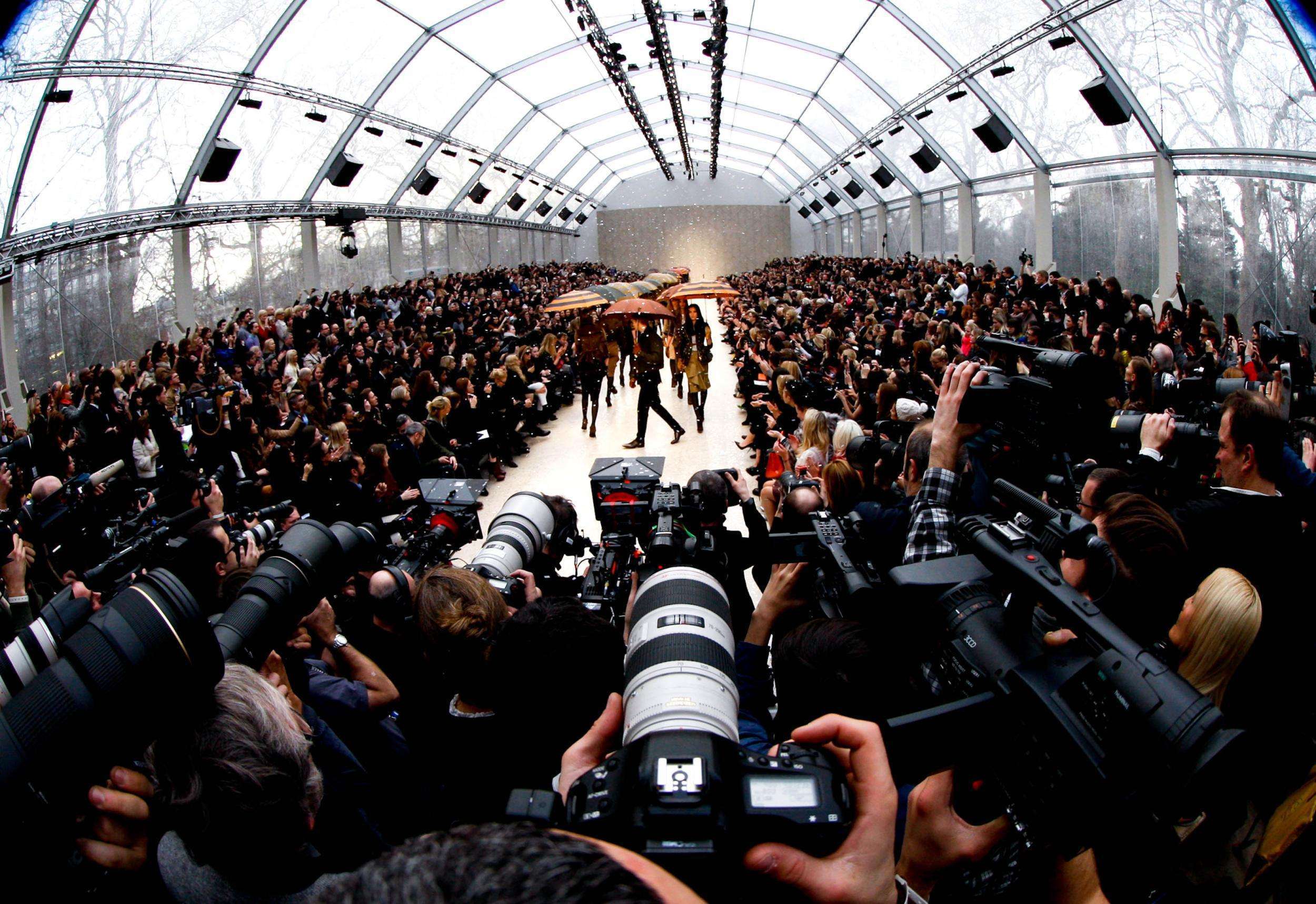 明星参加时装周的着装图片,明星时装周出席