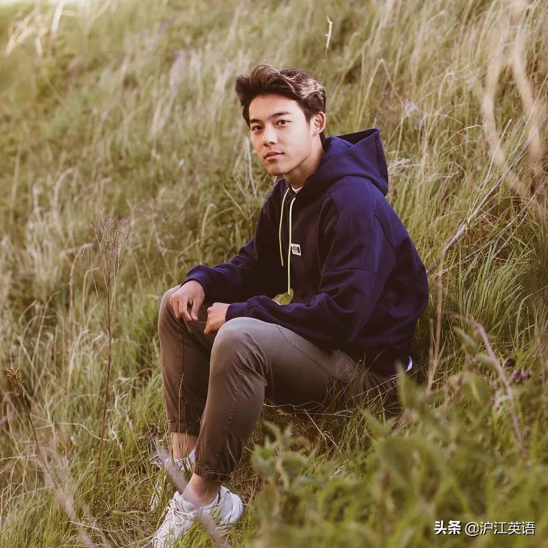 中国足球小将惊艳日本,18岁中国的足球小帅哥