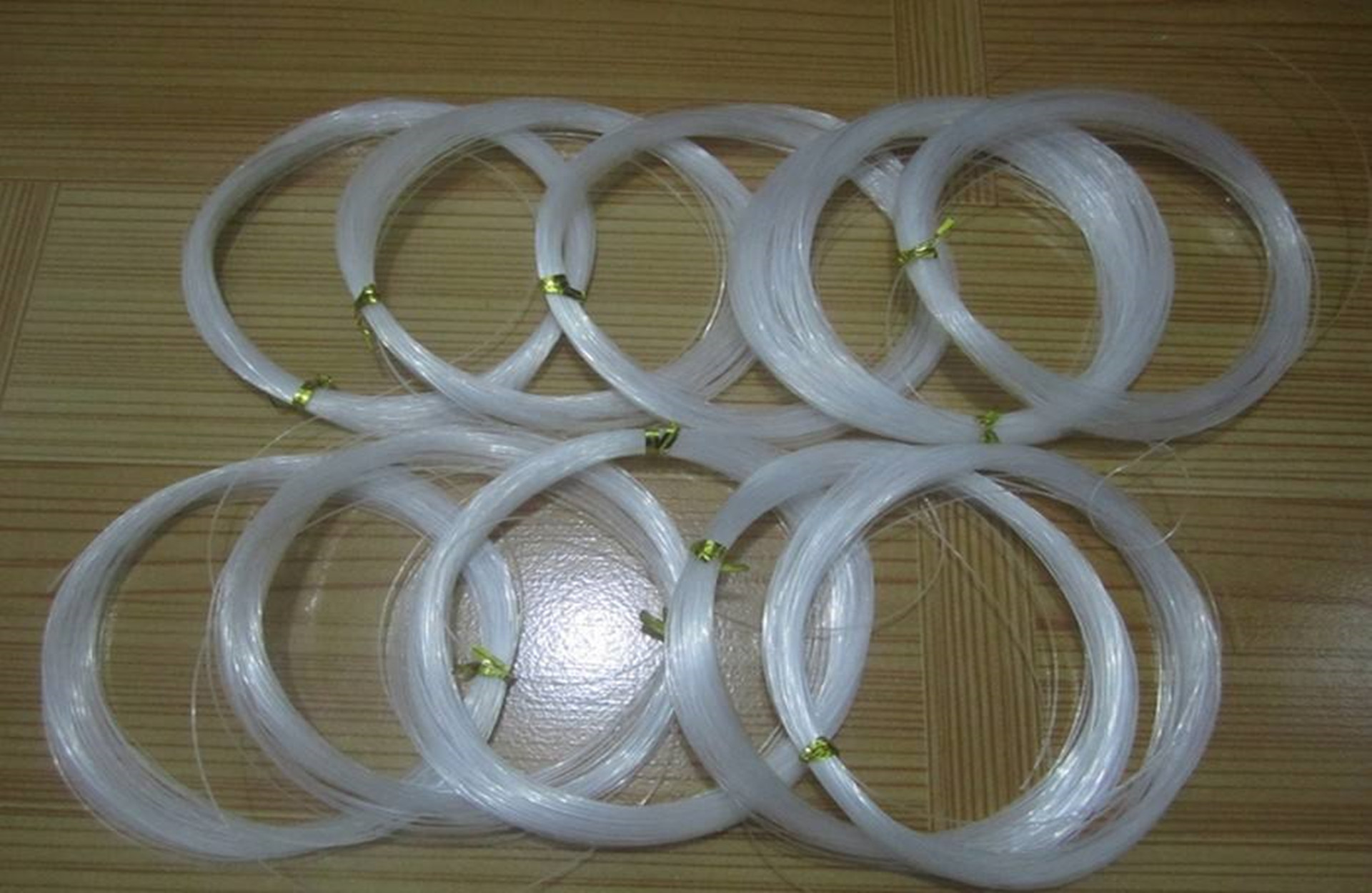 尼龙鱼线有色好还是透明好,尼龙鱼线和pe鱼线对比