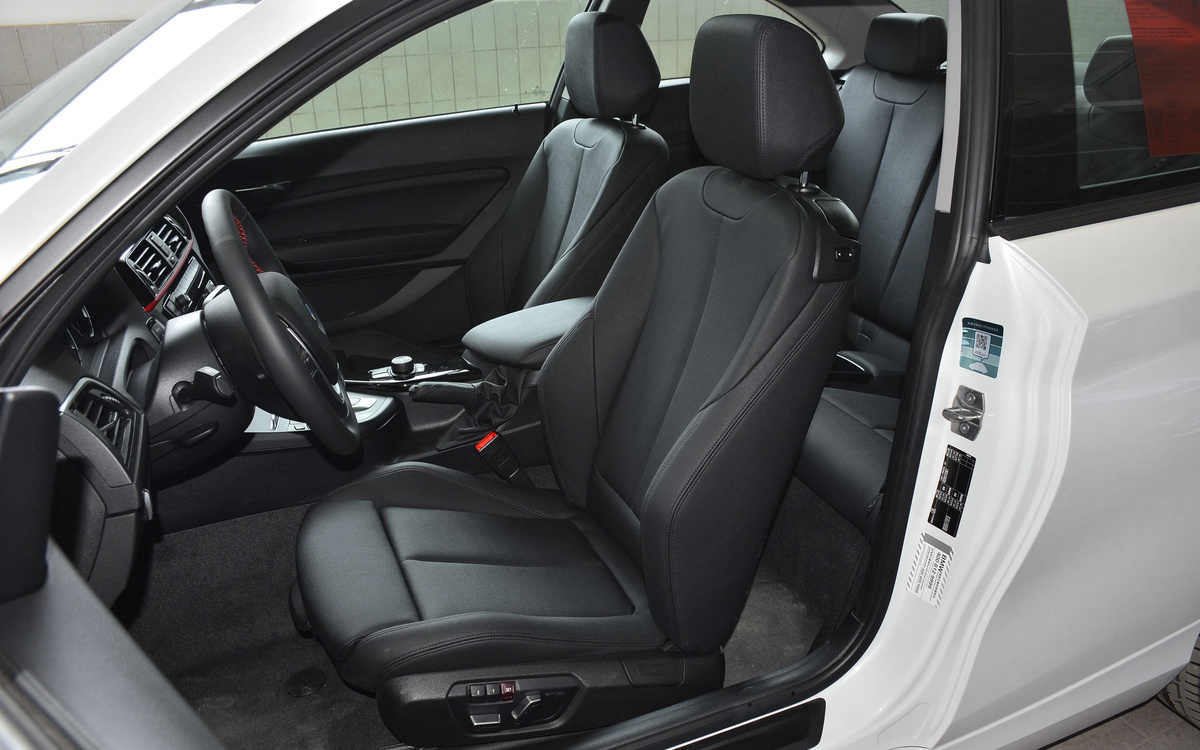 最帅的软顶敞篷4座宝马20万新车,十万能买硬顶两门四座敞篷宝马吗