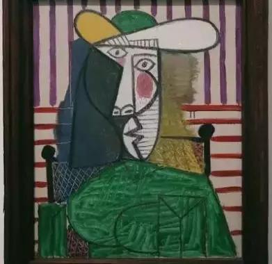 男子有偿抢票被判刑,黄牛抢火车票判刑