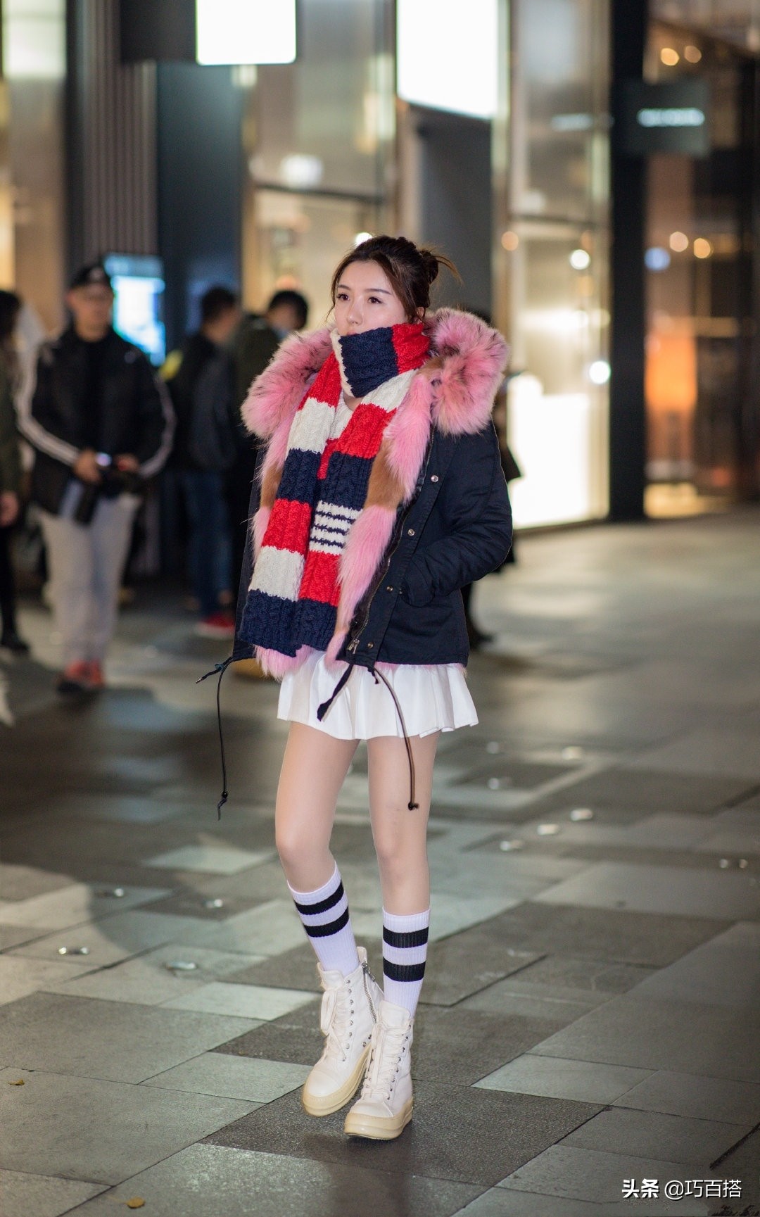 围巾这样系减龄又洋气,三种时髦又保暖的冬日围巾系法