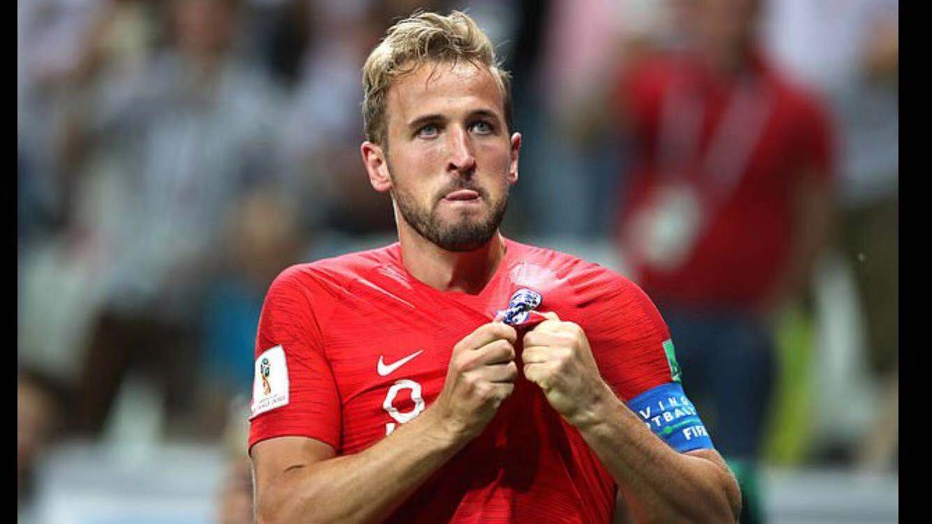 英格兰决赛球员被打,英格兰被授予勋章的足球