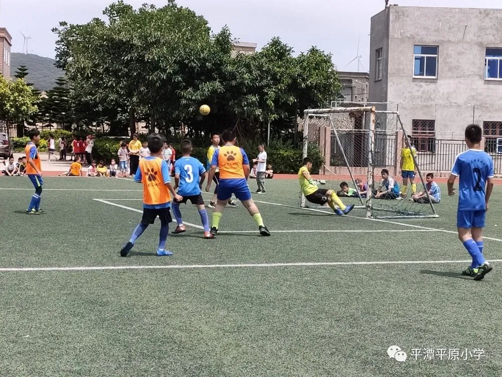 快乐足球追逐梦想放飞未来,快乐足球追逐梦想放飞未来海报