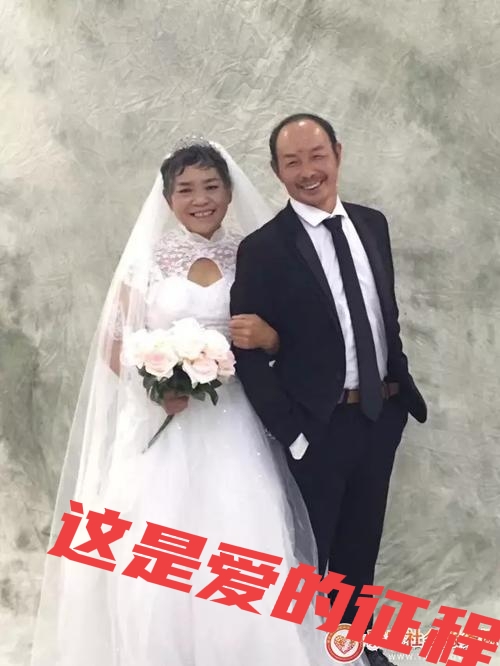 游泳除了仰泳蛙泳自由泳还有什么,在水里会游泳的人