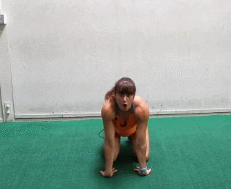 女生做什么动作紧实胸部,女生锻炼胸部最有效的动作